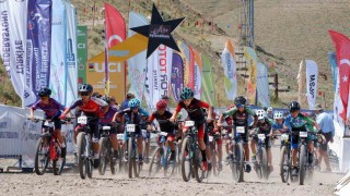 Palandökenin zirvesinde pedal çevirdiler