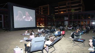 Pancar Deposunda açık havada sinema keyfi