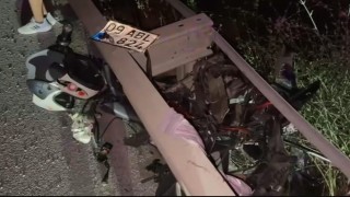 Paramparça olan motosikletin sürücüsü hatsaneye kaldırıldı