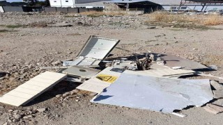 Parçalanan elektrik trafosu tehlike saçıyor