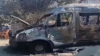 Park halindeki midibüs yandı