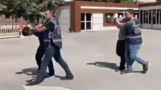 Park halindeki otomobile pompalı tüfekle ateş eden 2 şahıs yakalandı