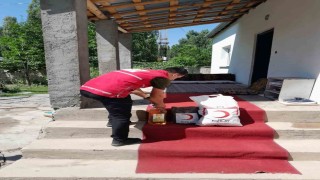 Patnos Kızılay Şubesi ihtiyaç sahiplerinin yanında