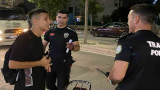 Plakasız motosikletle yakalandı, Yakından çekme çirkin çıkıyorum dedi