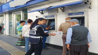 Polis vatandaşları dolandırıcılık ve hırsızlığa karşı bilgilendirdi