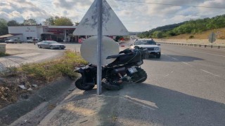 Polisin dur ihtarına uymayan otomobil kaza yaptı: 2 yaralı