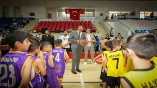 Potanın genç yıldızları madalyalarını Vali Çelikten aldı