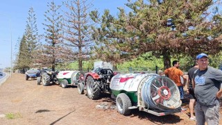 Refüjde kurumaya başlayan ağaç ve bitkiler için mahalleli su tankerleriyle seferber oldu