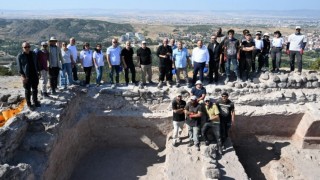 Rektör Adıgüzel, Karacahisar Kalesi kazı alanını ziyaret etti