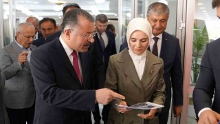 Rektör Kırışık bilimsel verilerle hazırlanan modeli Bakan Göktaşa sundu