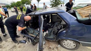 Rizedeki iki araç kafa kafaya çarpıştı: Aynı aileden 6 kişi yaralandı