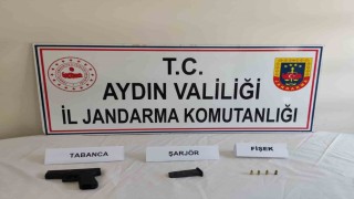 Ruhsatsız silah taşıyan 4 şüpheli yakalandı