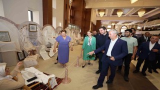 Şahinbey Belediyesi yaz okulu kursiyerlerinin el emeği sergisi açıldı