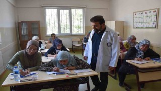 Şahinbey Belediyesinin tesislerinde okuma yazma öğreniyorlar