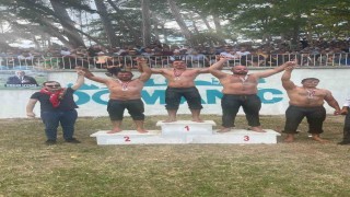 Sakarya Büyükşehirin pehlivanı Kütahyada kürsüye çıktı