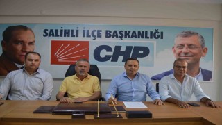 Salihli CHPde istifa şoku: İlçe başkanı adaylıktan da çekilip istifa etti