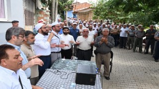 Salihlinin tarihi mahallesinde eller yağmur için semaya açıldı