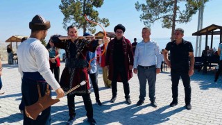 Samsat ilçesinde Zafer Bayramında ok atıldı