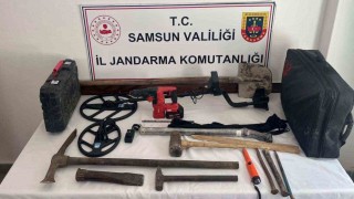 Samsunda kaçak kazı yapan 3 kişi jandarmaya yakalandı