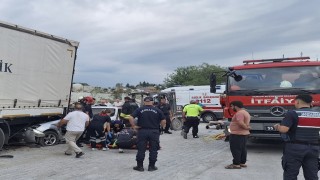 Samsunda otomobil tırın altına girdi: 1 ölü, 3 yaralı