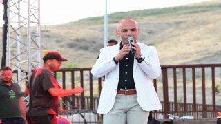 Sanatçı Gürhan Ötünün, Ahlat konseri büyük ilgi gördü