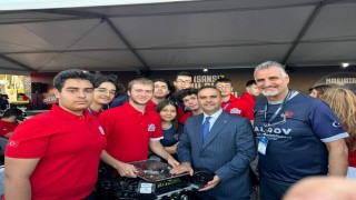 Sanayi ve Teknoloji Bakanı Kacır, TEKNOFESTte Cağaloğlu Anadolu Lisesinin İnsansız Su Altı Takımını  ziyaret etti
