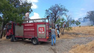 Sandıklıda çıkan ot yangını paniğe neden oldu