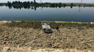 Şanlıurfada otomobil 5 metrelik şarampole devrildi, sürücü yara almadan kurtuldu