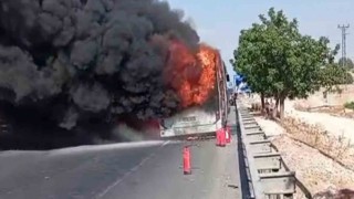 Şanlıurfada şehir içi yolcu otobüsü alev alev yandı