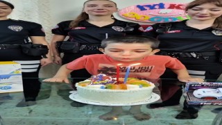 Şanlıurfada yunus polislerinden hasta çocuğa doğum günü sürprizi