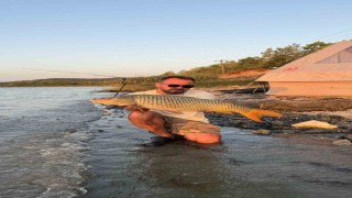 Sapanca Gölünde 13 kilo sazan yakaladı: Öpüp suya geri saldı