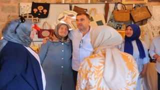 Satışa sunulan el emeği ürünler incelendi