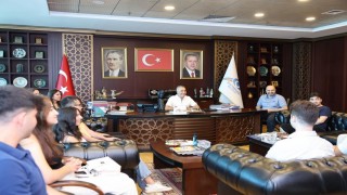 SEDAdan ilk binde 11 öğrenci: Gençlerden Başkan Dursuna teşekkür ziyareti