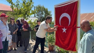 Şehidin ismi köy meydanına verildi