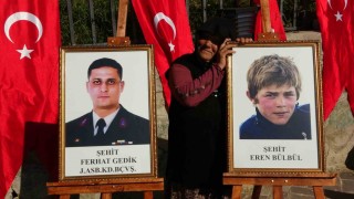 Şehit Eren Bülbül, şehadetinin 8. yılında mezarı başında anıldı