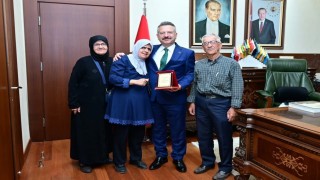 Şehit polis Aziz Orayın ailesi Vali Aksoyu ziyaret etti