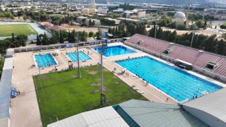 Serinlemek isteyen Manisalılar Atatürk Olimpik Havuzuna akın etti