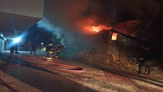 Seydişehirde metruk depoda yangın