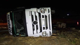 Seyir halindeki 2 tır birbiriyle çarpıştı