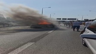 Seyir halindeki araç alev alev yandı