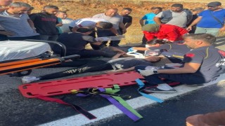 Seyir halindeki aracın tekeri patladı: Baba ve oğlu yaralandı