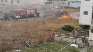 Seyir halindeki otomobil alev aldı: Son anda kurtuldular