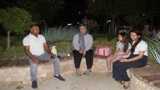 Sıcaktan bunalan vatandaşlar soluğu parklarda aldı