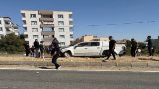 Siirtte pikap aydınlatma direğine çarptı: 1 yaralı