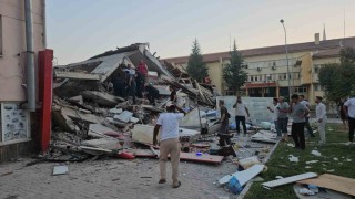 Sındırgı depremi kurtarma çalışmaları ve yıkılan bina son durum