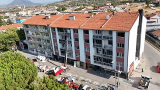 Sındırgıda ağır hasarlı binalardan taşınma sürüyor