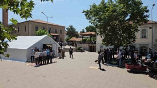 Sındırgıda cuma namazı çadırlarda kılındı