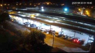 Sındırgıda deprem anı güvenlik kamerasında