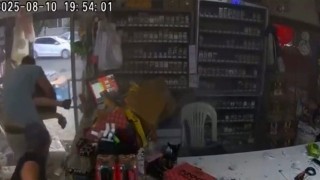 Sındırgıda deprem anı market kamerasına yansıdı