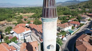 Sındırgıda depremde cami ve minareler ağır hasar aldı